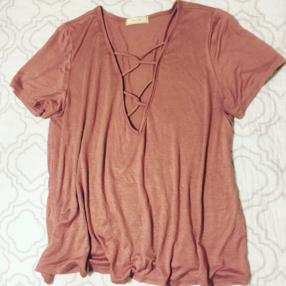 ▫️Aran’s Den: Salmon V-neck